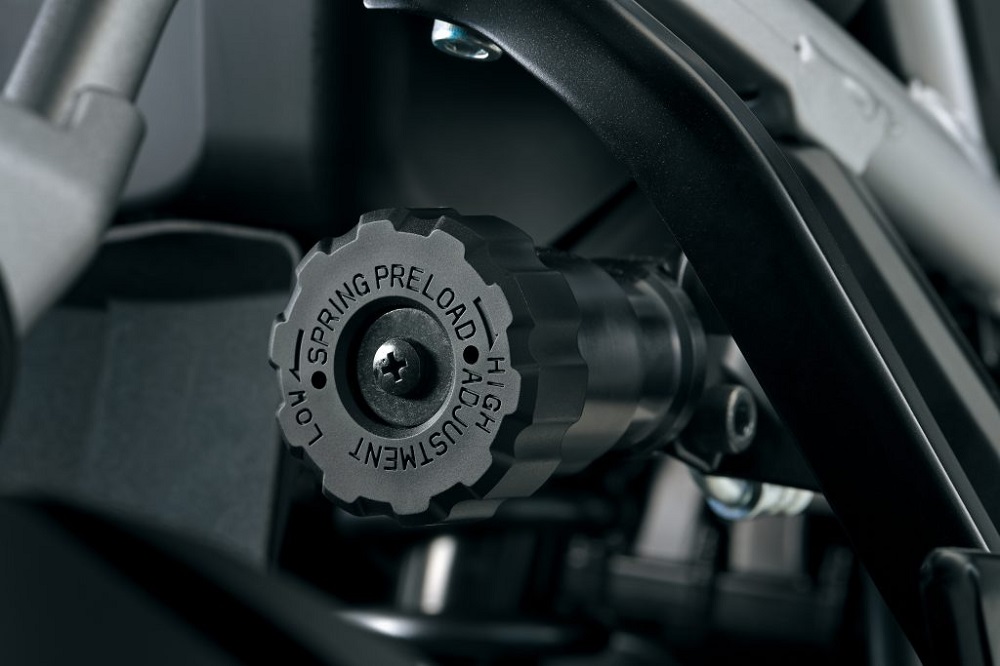 風鏡提供了旋鈕可以自行調整高度