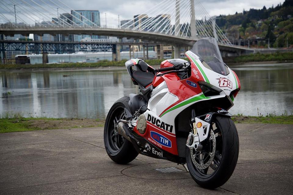 設計者為Ducati Panigale V4換上了MotoGP塗裝樣式