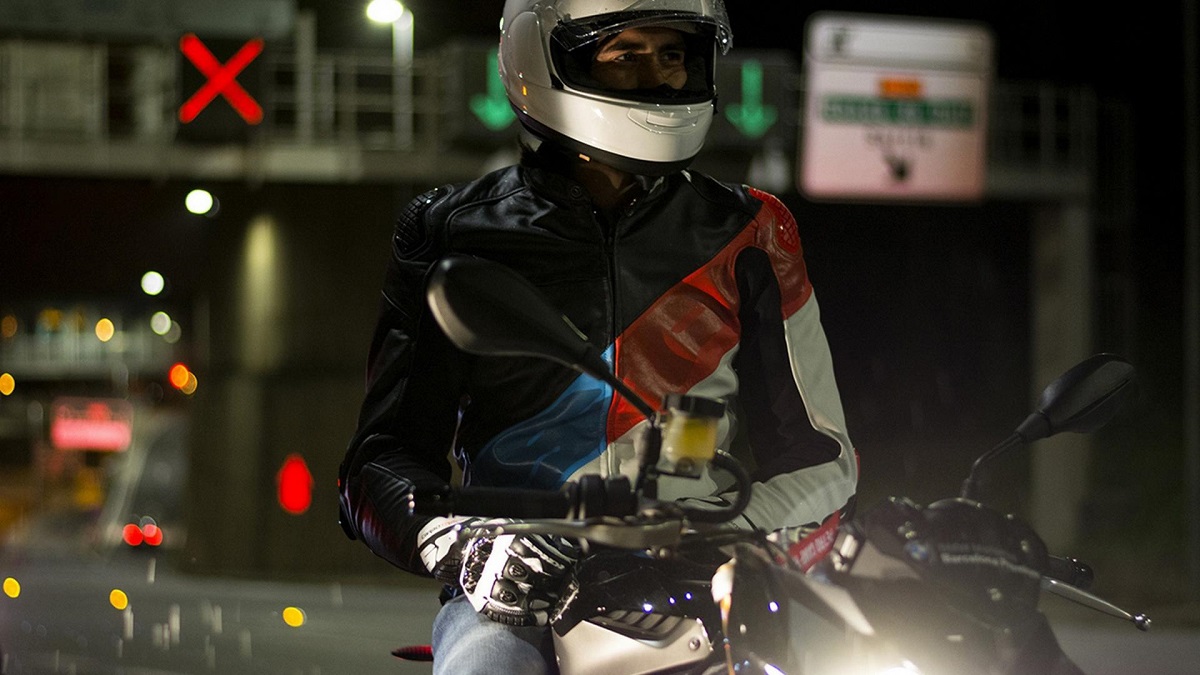 SPIDI剛推出了SUPER R復古系列皮衣，外型完全依照90年代的設計概念，但骨子裡可是有最先進的防護配備