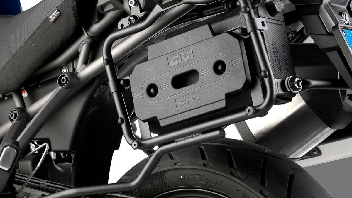 有安裝GIVI行李箱側架的車款只需額外安裝S250套件就可以安裝S250工具箱