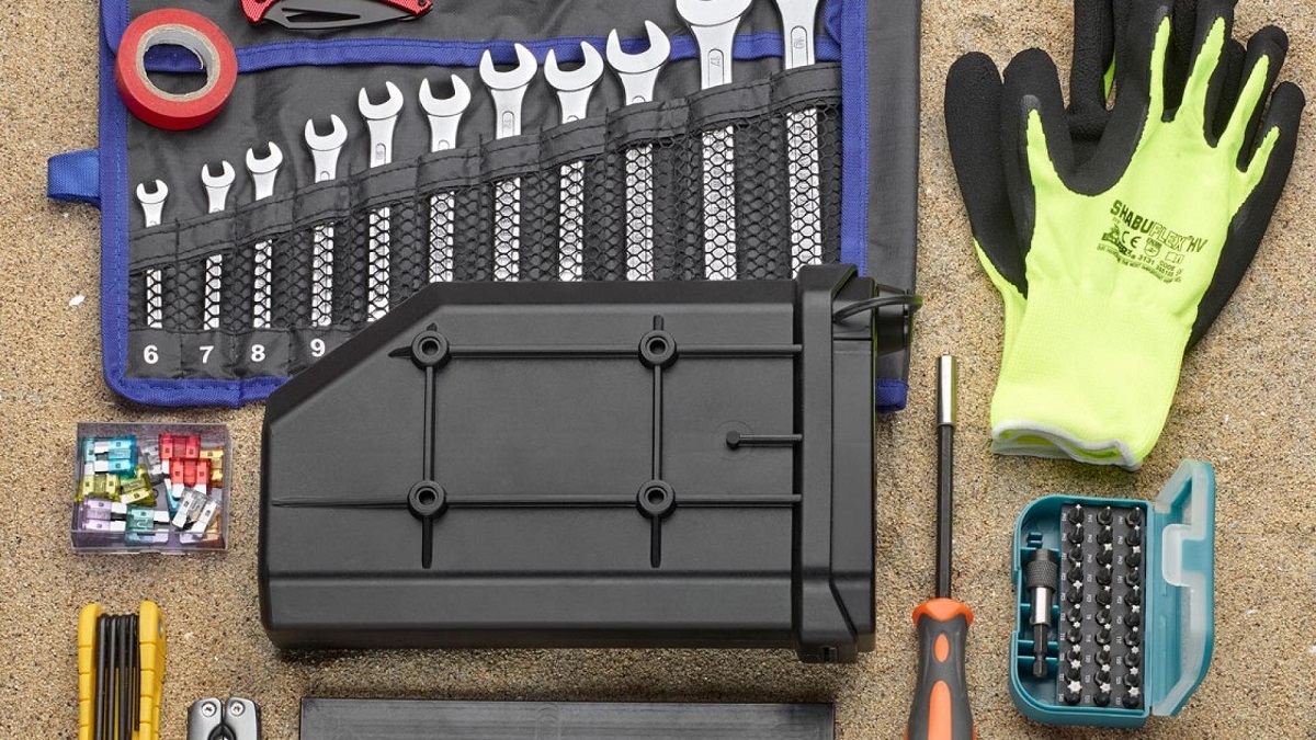 GIVI開發出隱藏在側箱架的工具箱,容量充足且不會佔據原本的置物間,成為旅行玩家眼中重要的配備之一