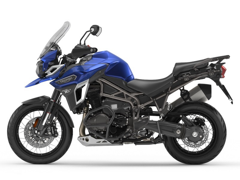 避震器使用半主動式電子懸吊(TSAS)，這套懸吊系統配有3個陀螺儀與3個加速度計，避震器就會依照偵測的路況以及負重自動調整懸吊