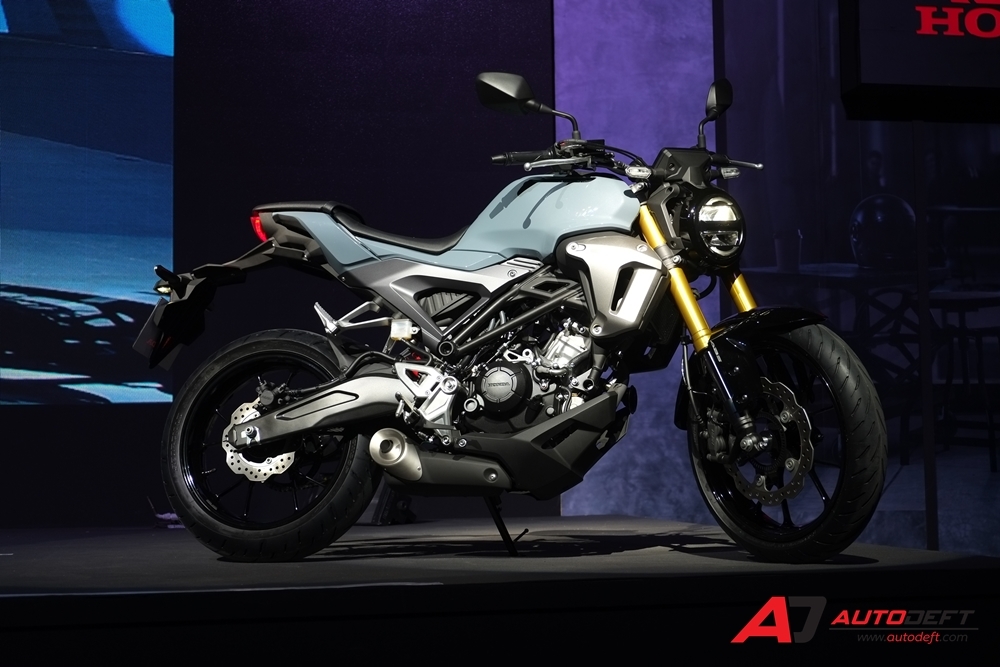 市售版實車雖然還是有做了一點修改,但精神相當完整,原廠稱之為Modern Cafe