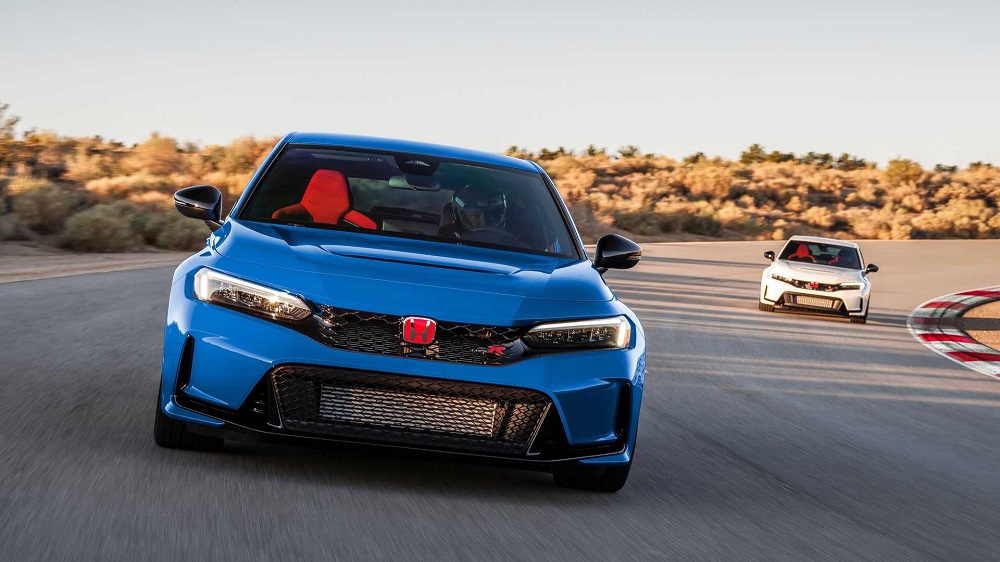 圖為加速藍(Boost Blue)及冠軍白(Champion White)