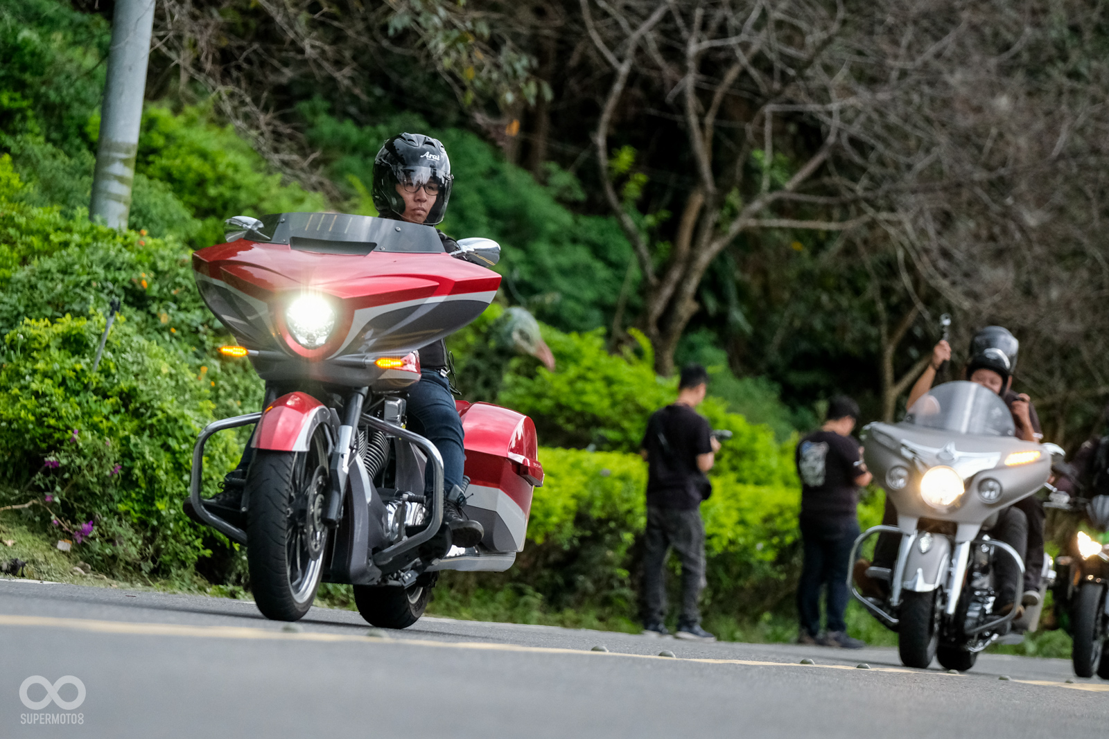 各車隊依序進場