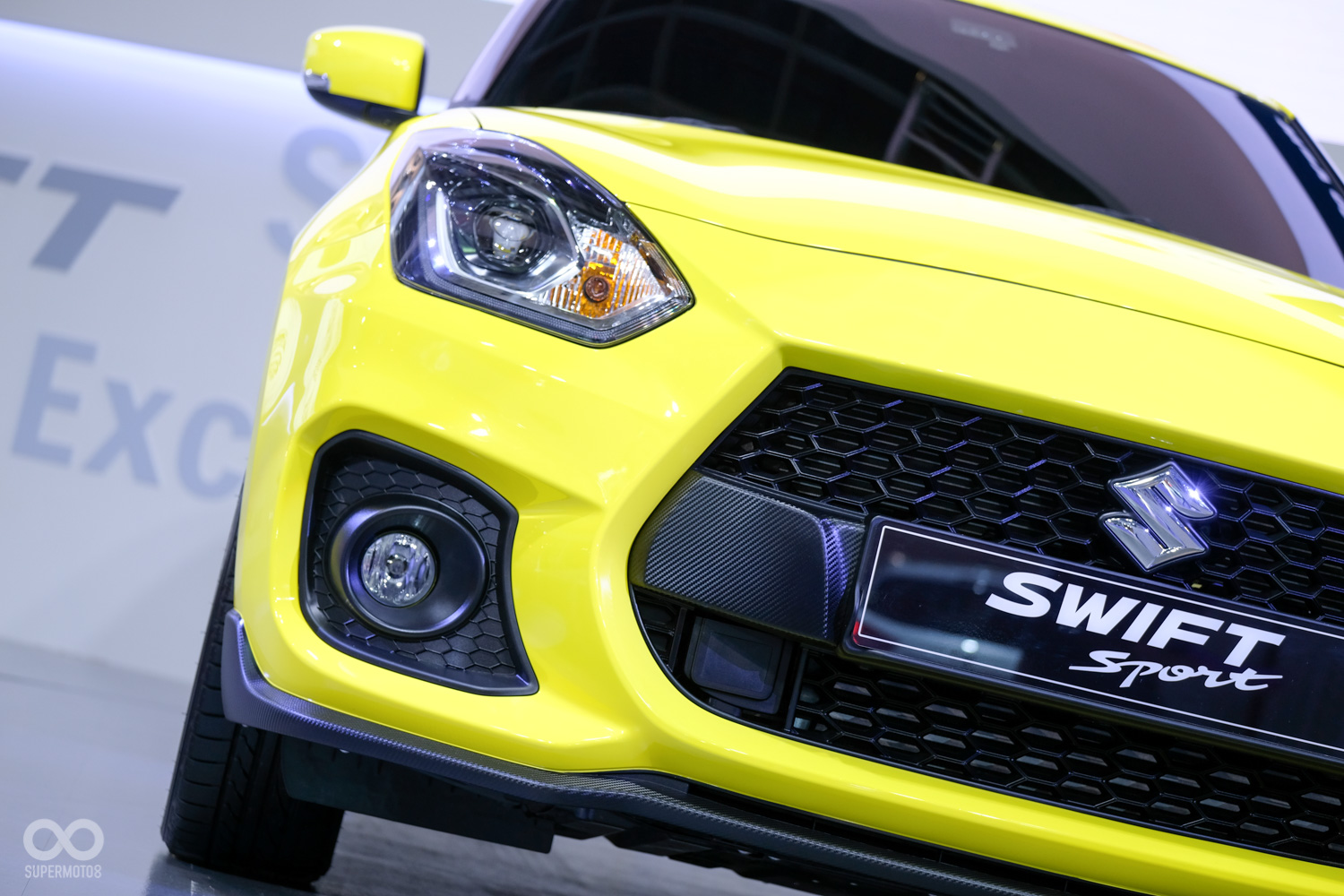 誇張的車頭造型散發出十足的殺氣。