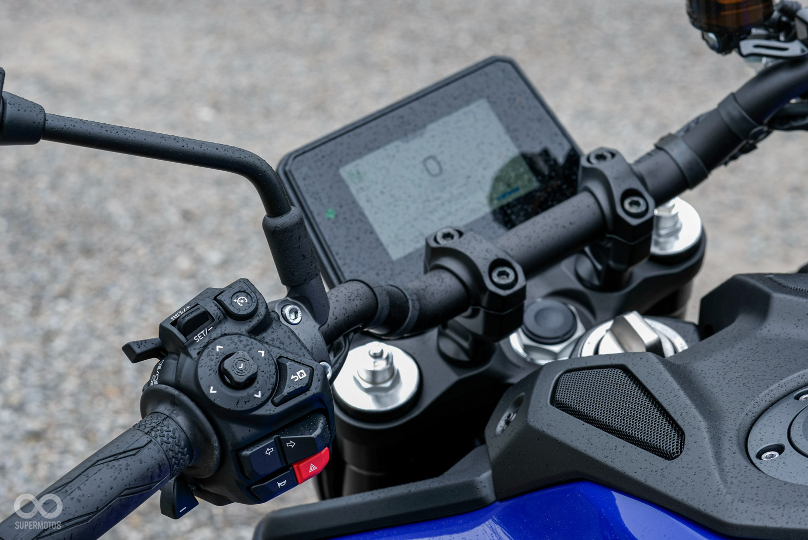 左手把在本世代MT-09就換上新款開關組，使用更便利