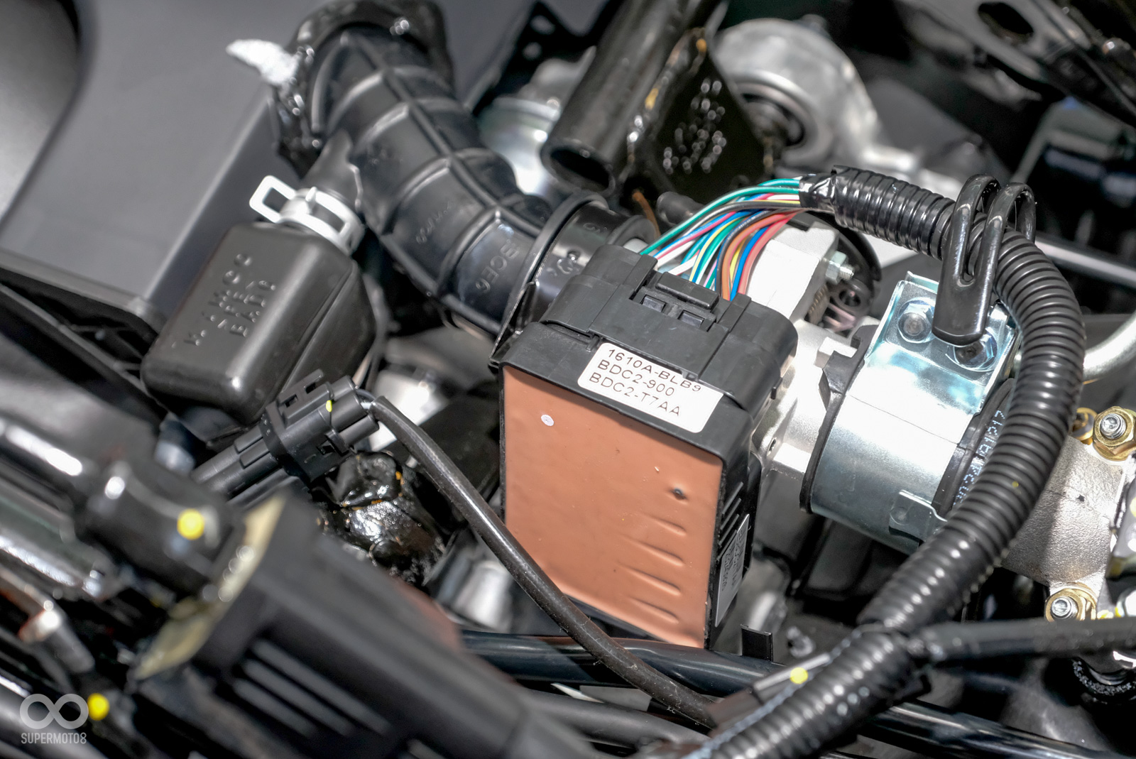 引擎肚內換上來自德國馬牌的噴射系統,馬力來到10.1PS、扭力提升9.5%、油耗更來到61.3KM/L的一級油耗