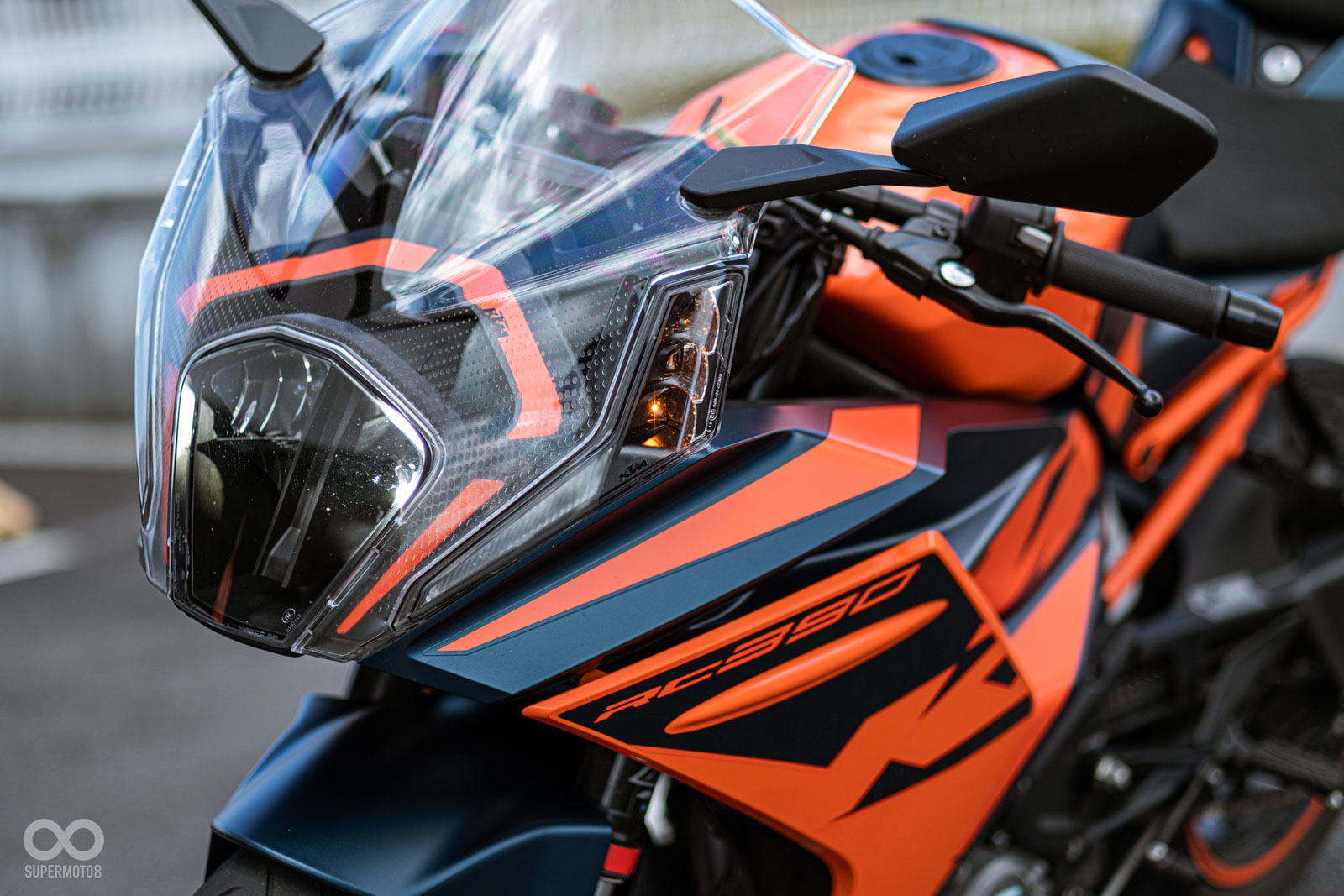 俗稱螳螂頭的大燈,配透明的整流罩,給人印象深刻的視覺記憶