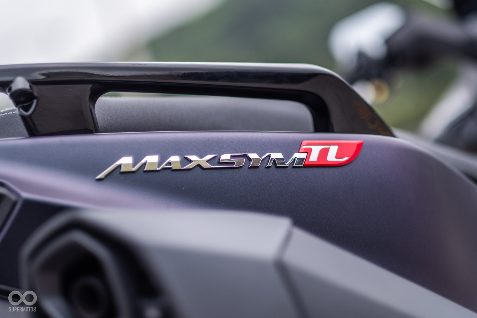 Maxsym TL車身銘牌