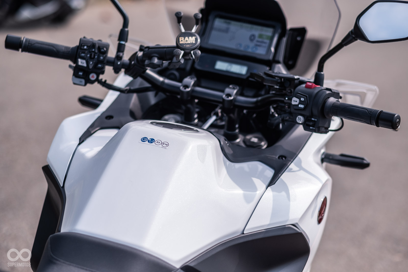 NT1100前方頗有份量