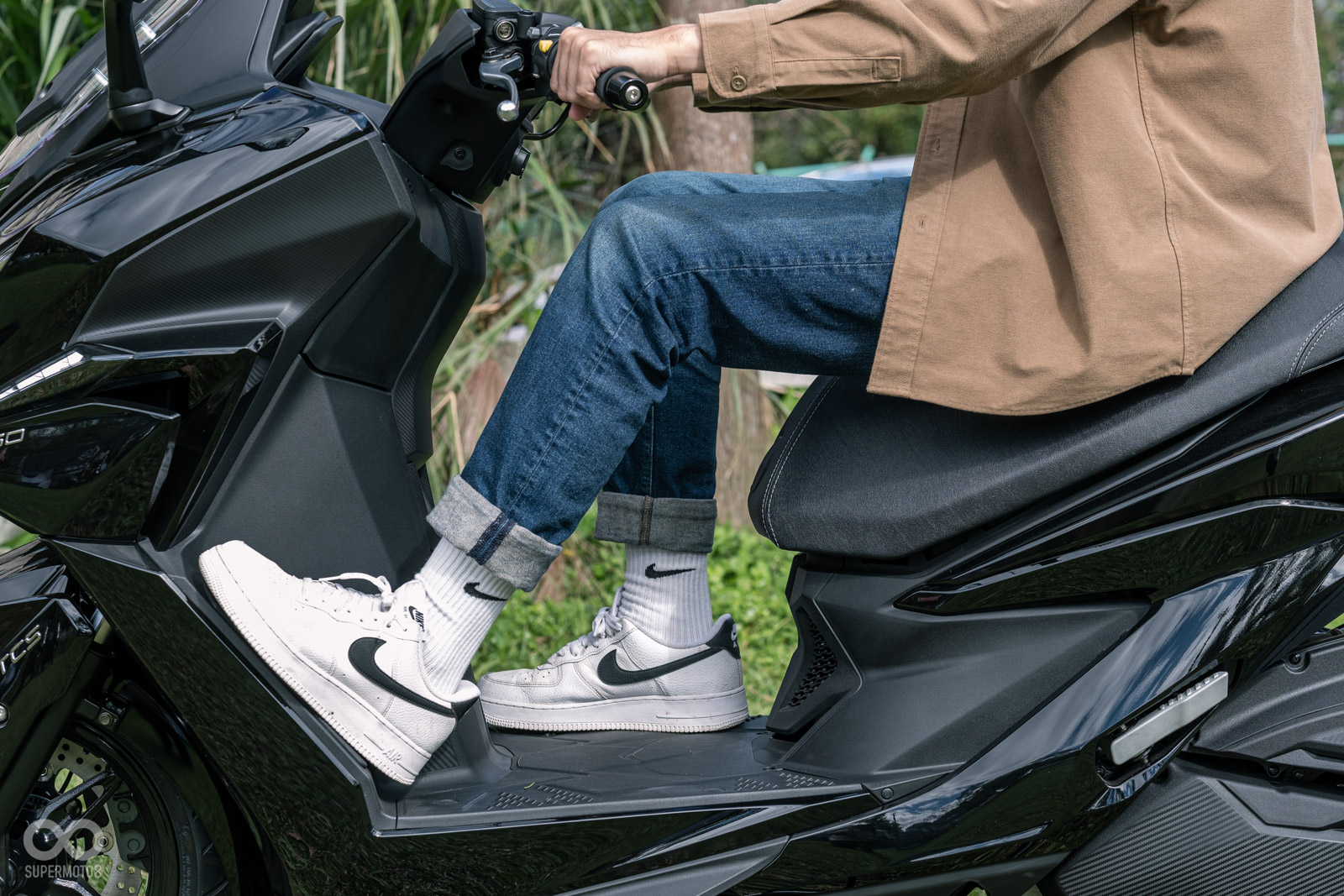 坐墊、腳踏空間設計得極為舒適,不論通勤或旅行都很加分!