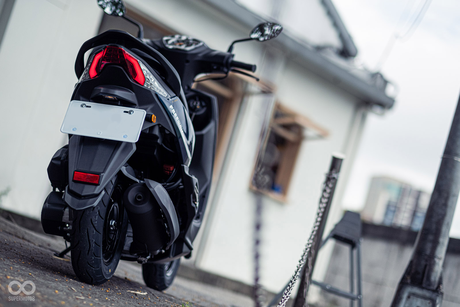 新豪邁超輕盈的108公斤車重搭配窄車身設計，讓都會停車毫無壓力