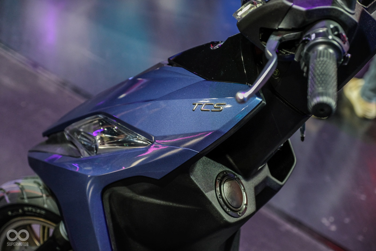 TCS Logo位於前面板上頭