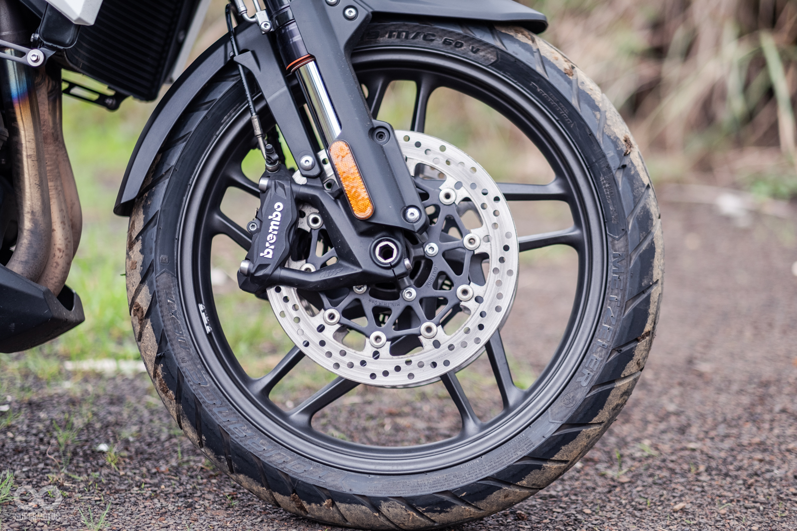 XRt版本使用前19吋鋁圈設計,搭配Brembo對四輻射卡鉗配305mm浮動雙碟