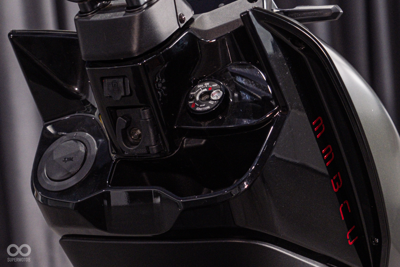 USB充電孔從鑰匙孔旁移動至龍頭中央