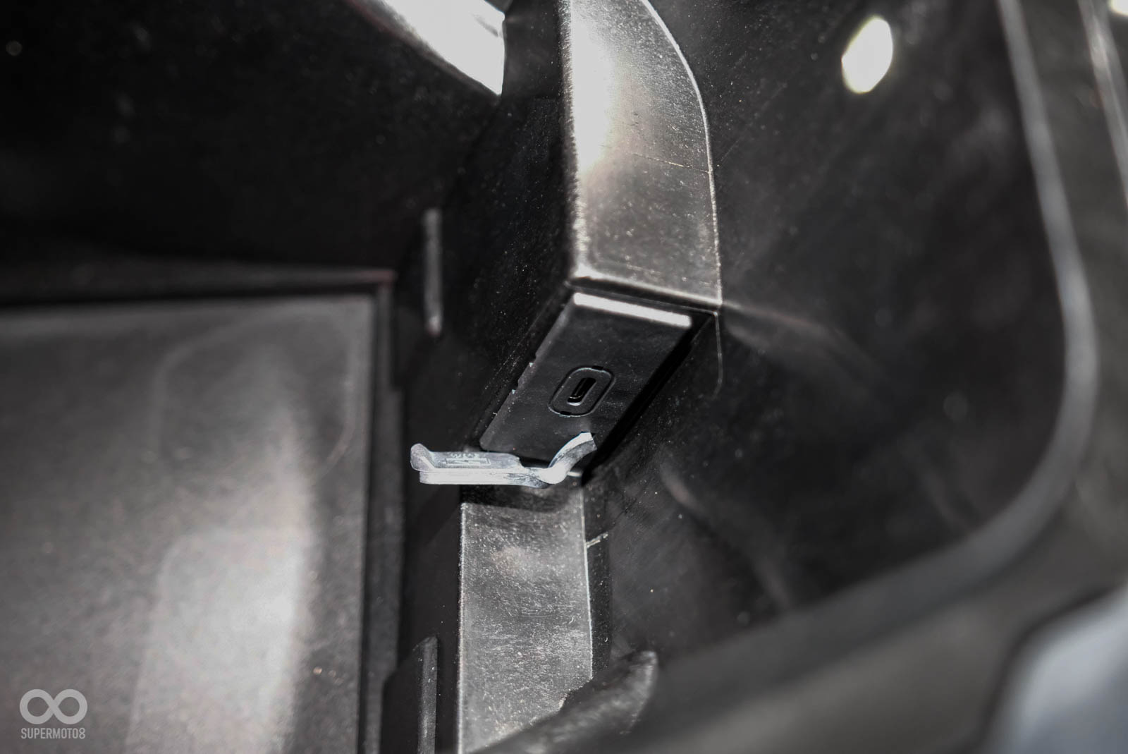 車廂內改為USB-C插孔