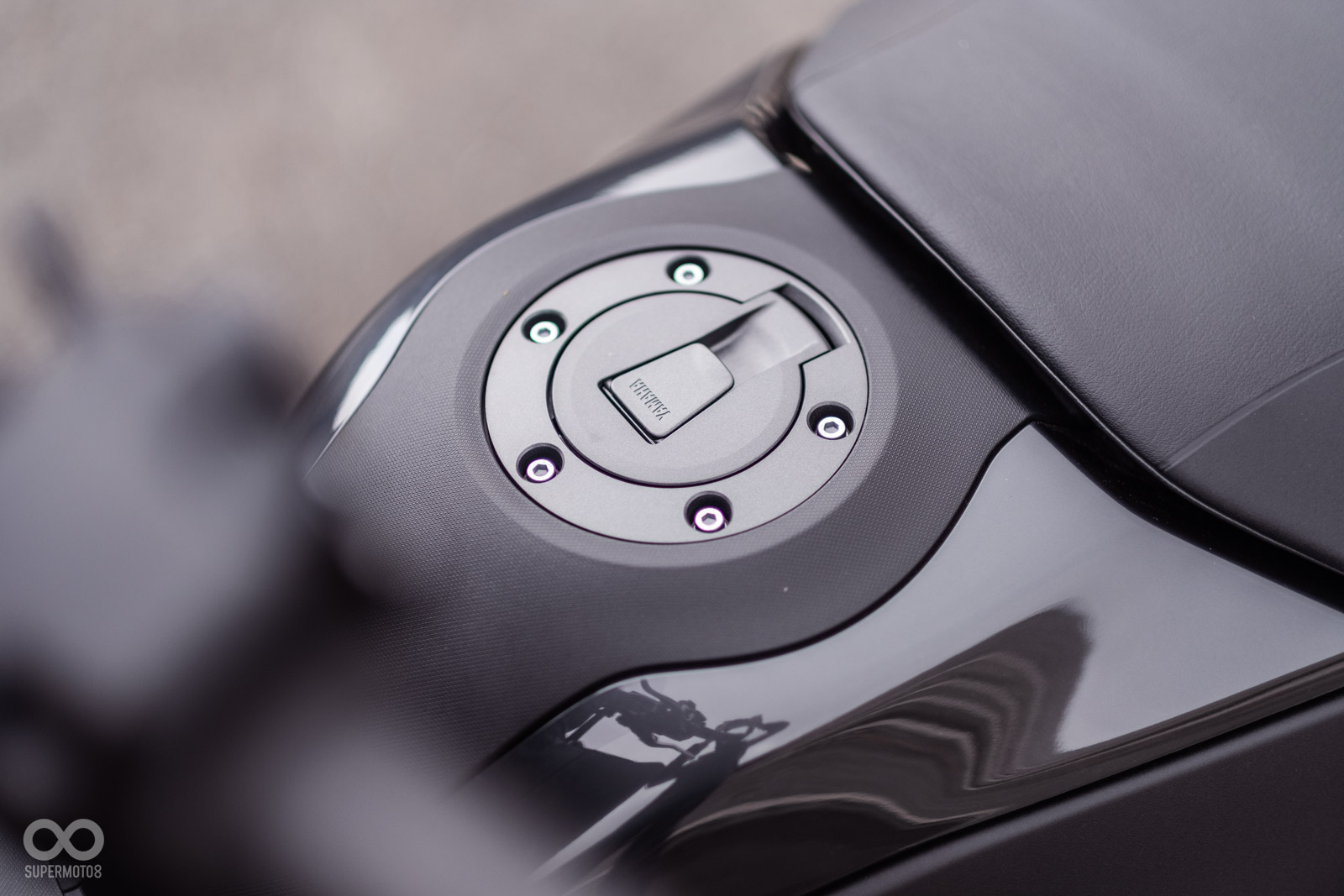 座位前的油箱蓋免鑰匙開啟,提升便利性