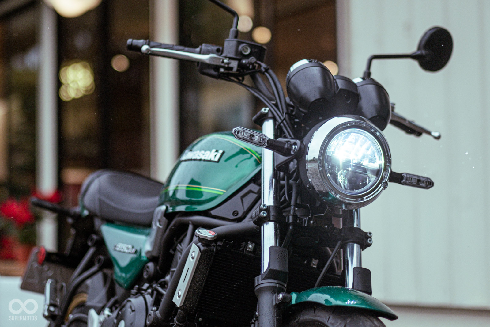 經典到不行的圓燈雙錶車頭