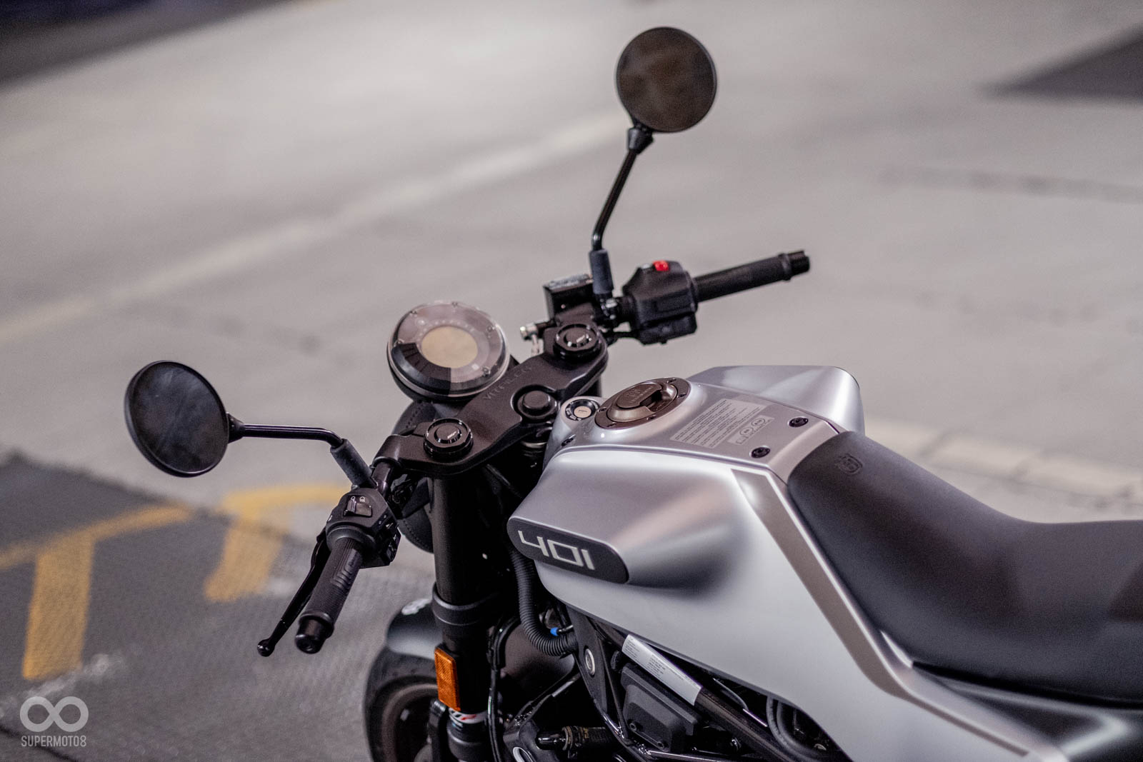 這個分離低把位置,比起許多街跑車還要來得戰鬥