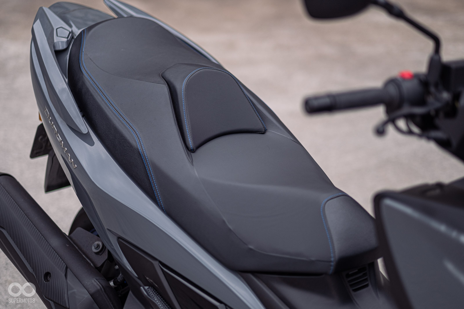 三段可調的腰靠,每段15mm,最多能移動30mm