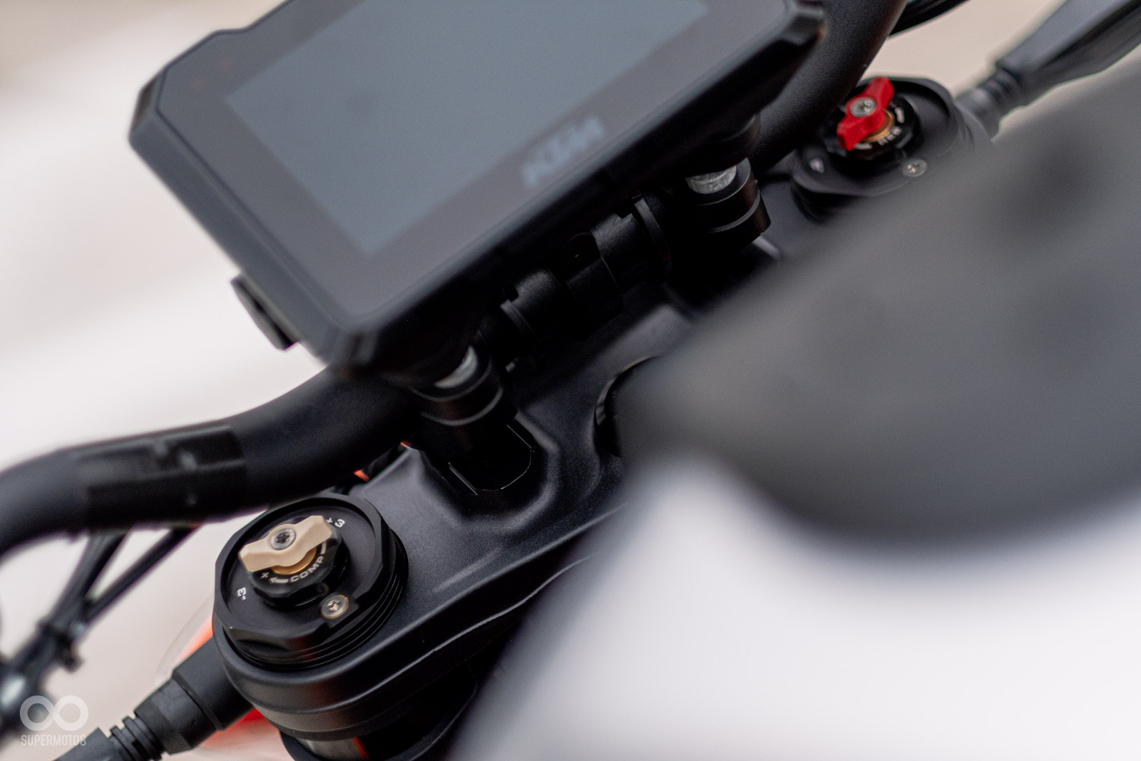 前方使用WP全可調前叉