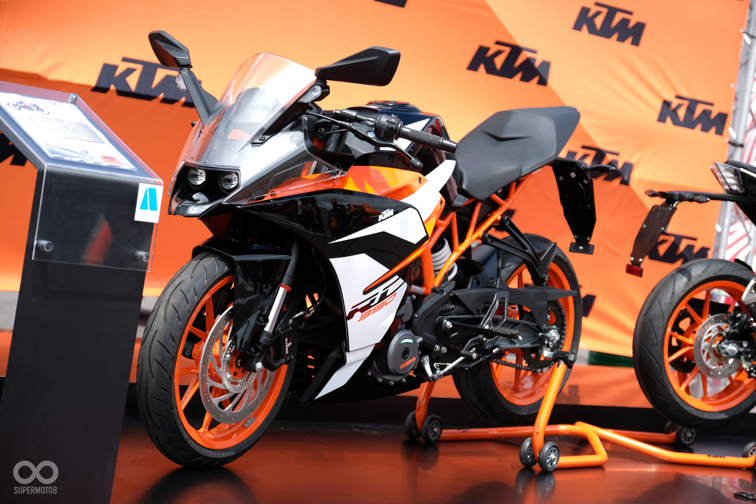 現行款的KTM RC390