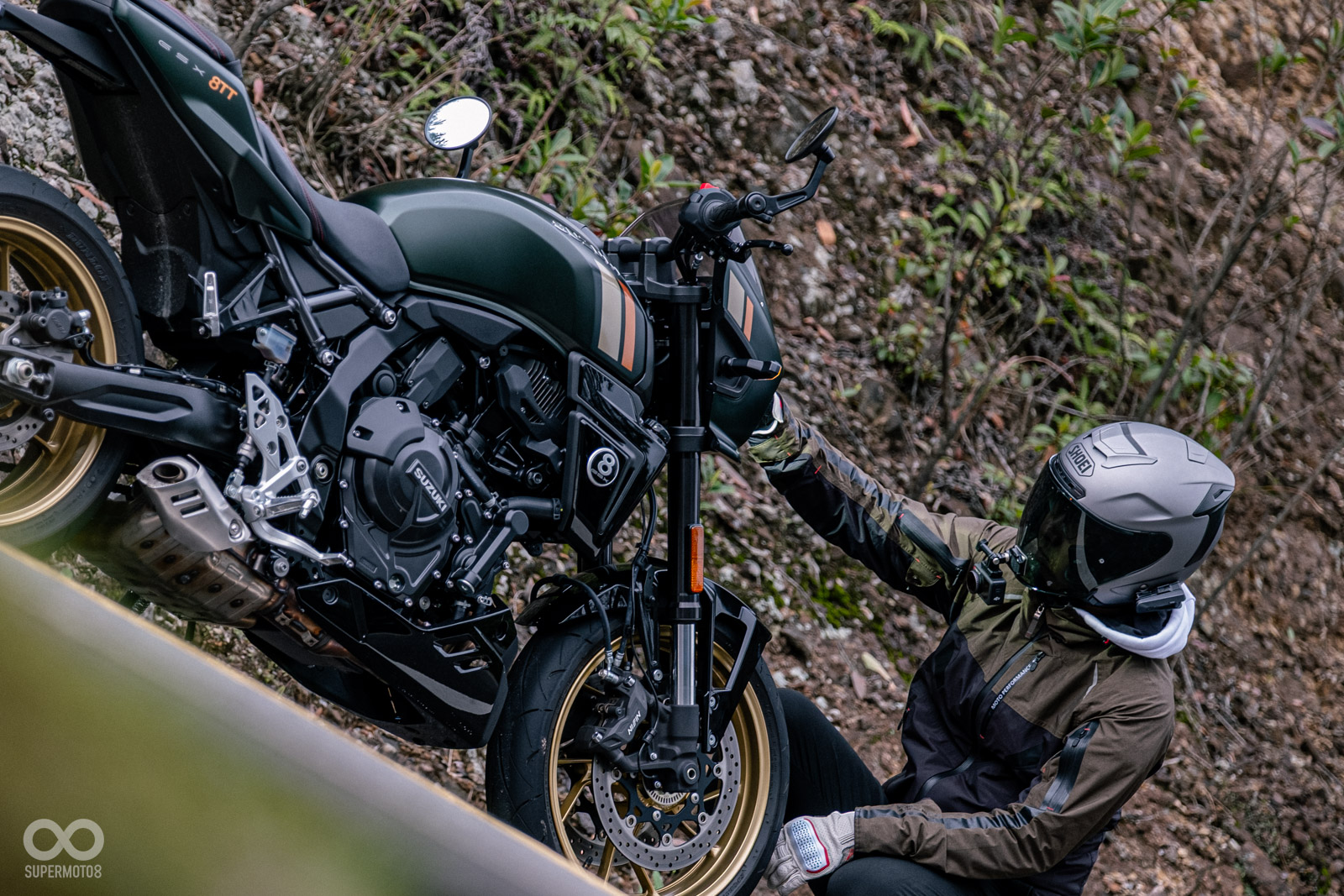 前後懸吊皆為KYB製品,前方使用不可調倒立式前叉