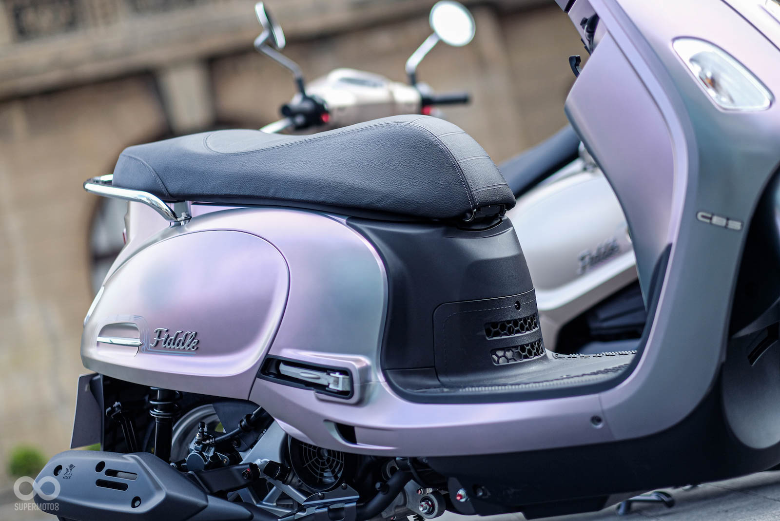 寬敞的腳踏空間和舒適的坐墊設計,是FIDDLE 125車上筆者最喜歡的設計