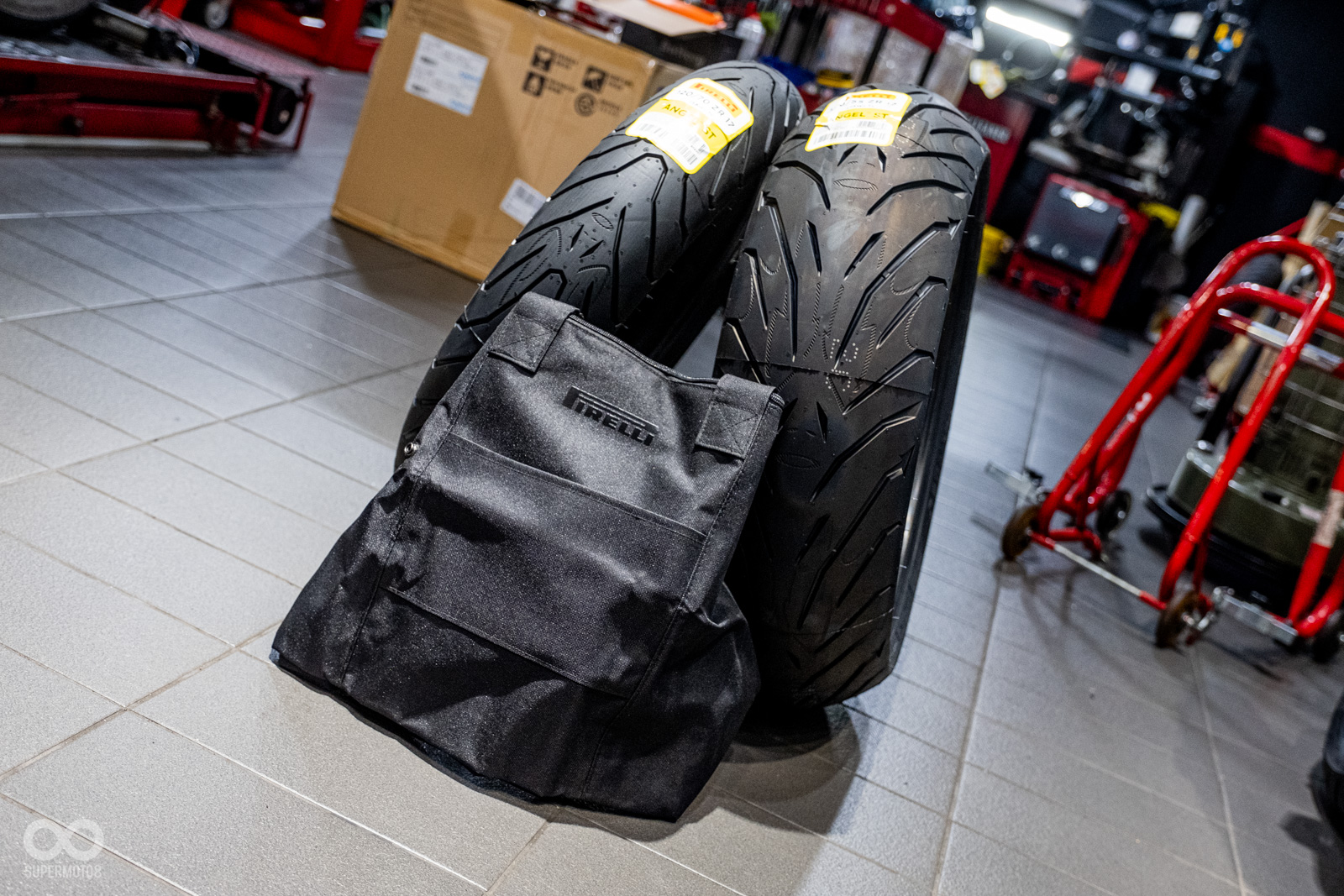 七月底之前購入ANGEL™ ST就能直接獲得倍耐力摺疊收納旅行袋一組!