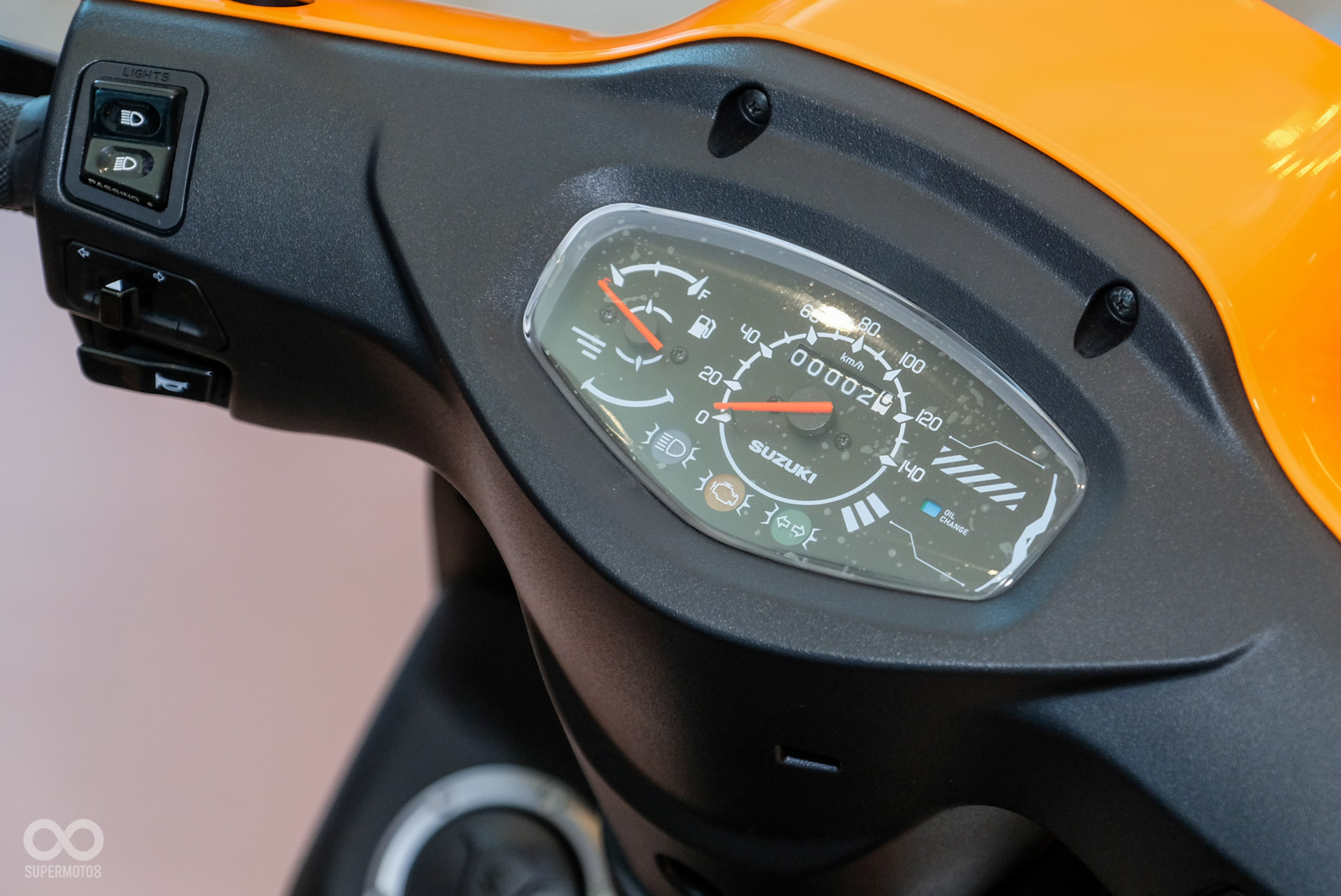 因應價格考量，儀表設計相當簡單