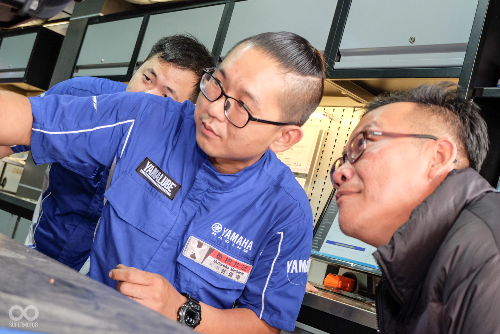 除了針對車輛的仔細檢查保養之外,帶著車主一起來檢視、了解車況也是相當重要的工作