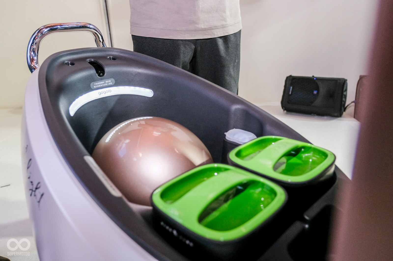 全新的U型車廂燈