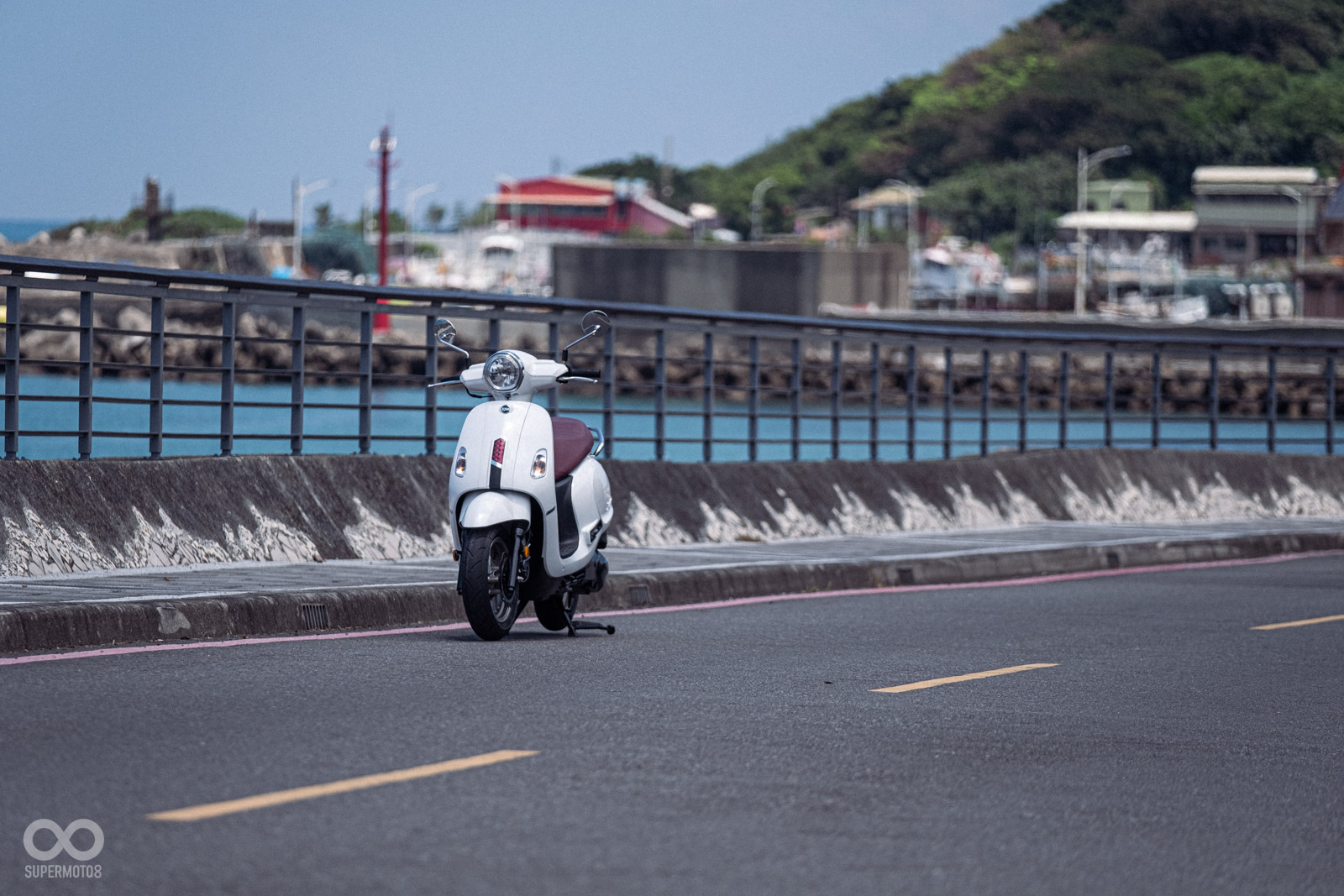通往富基漁港的小路，能拍出極具特色的照片