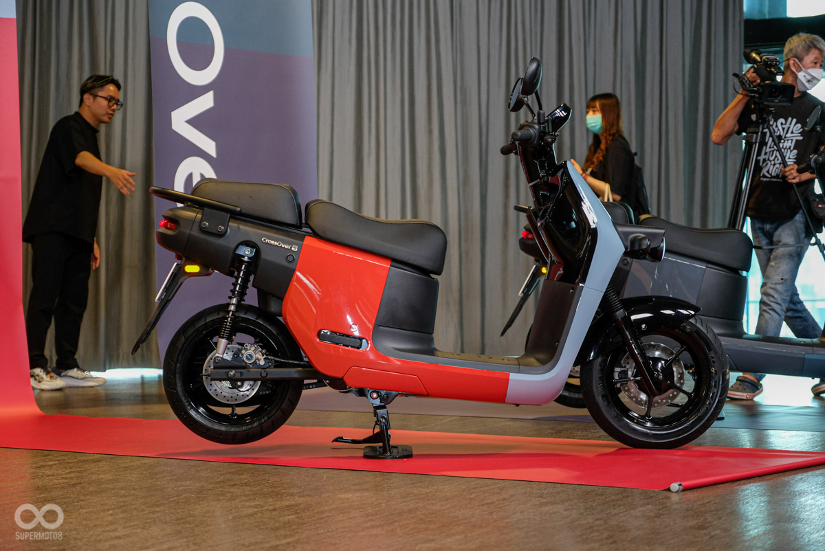 向前凸出的大燈,配上修長的車尾線條,和寬敞的腳踏空間,CrossOver提供出色的置物空間表現