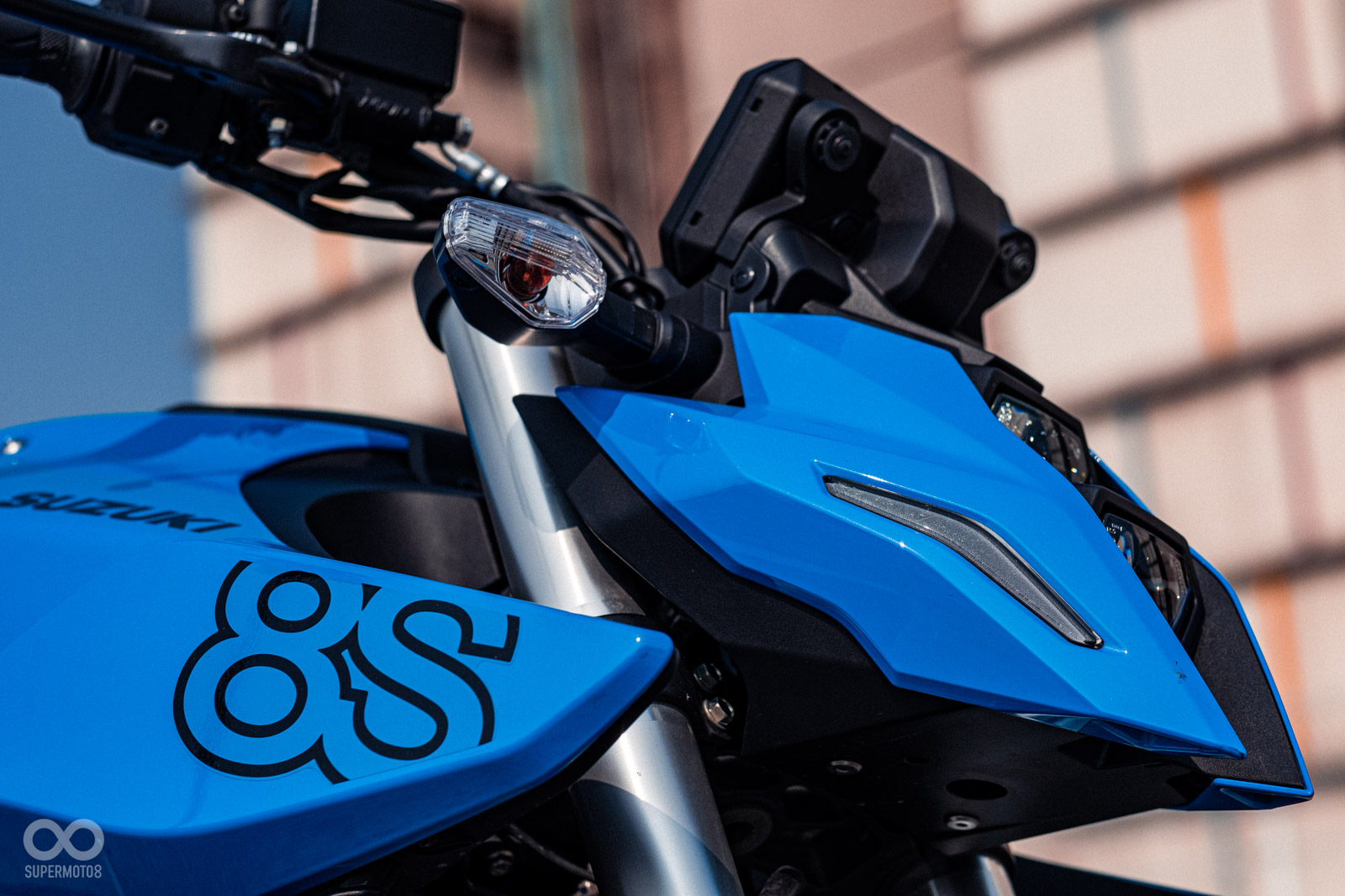 側面的LED定位燈