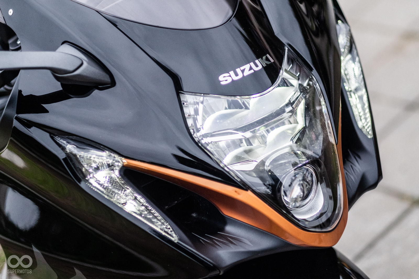 圓潤中帶有銳利線條的車頭,大燈全面改採LED燈具