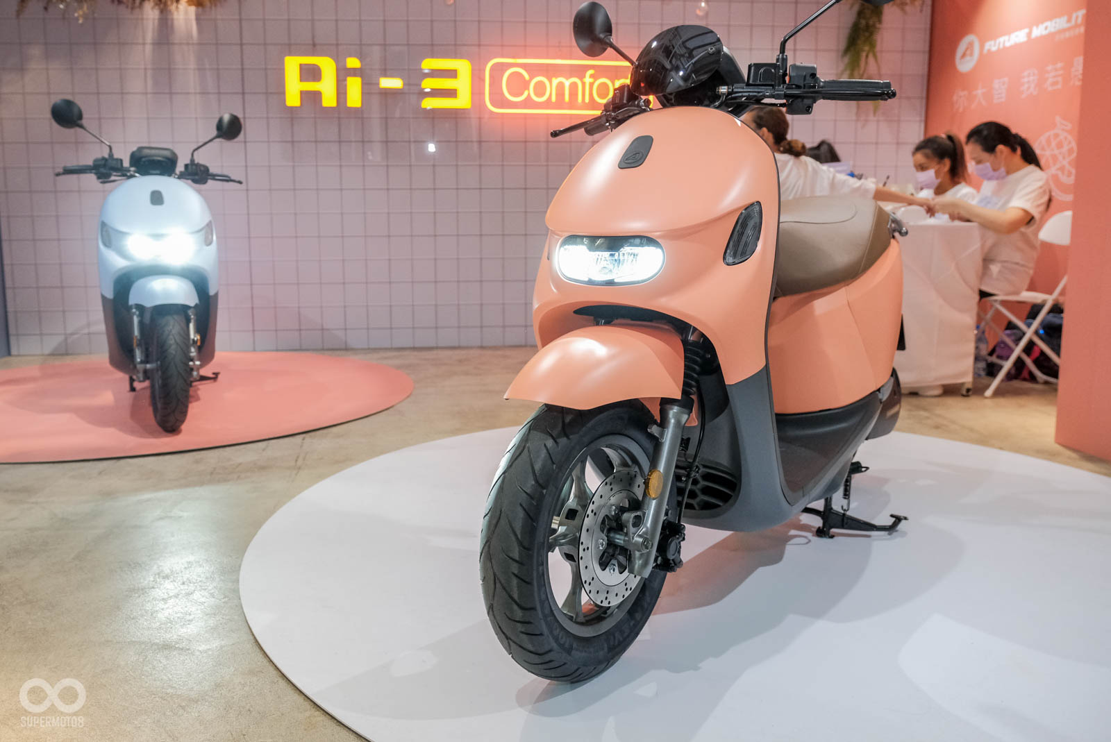 Ai-3 Comfort/Comfort+除了儀表不同外，外觀明顯差異就屬風鏡