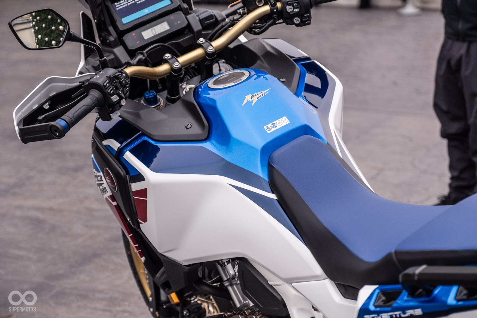 驚人的24.8L油箱容量，看起來相當霸氣