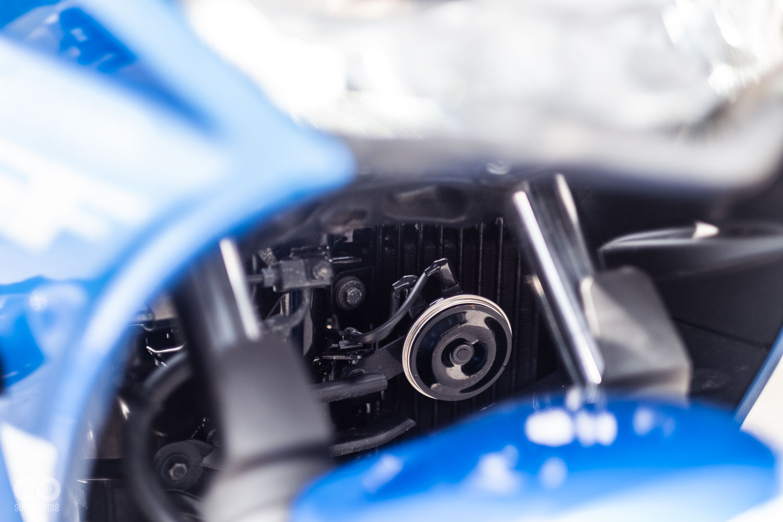 土除後方可以看到SOCS(Suzuki Oil Cooling System)油冷排