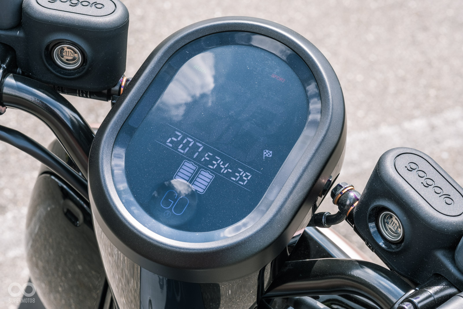 Gogoro 2 Premium和Delight都有內建胎壓偵測,可以透過儀表快速檢視胎壓