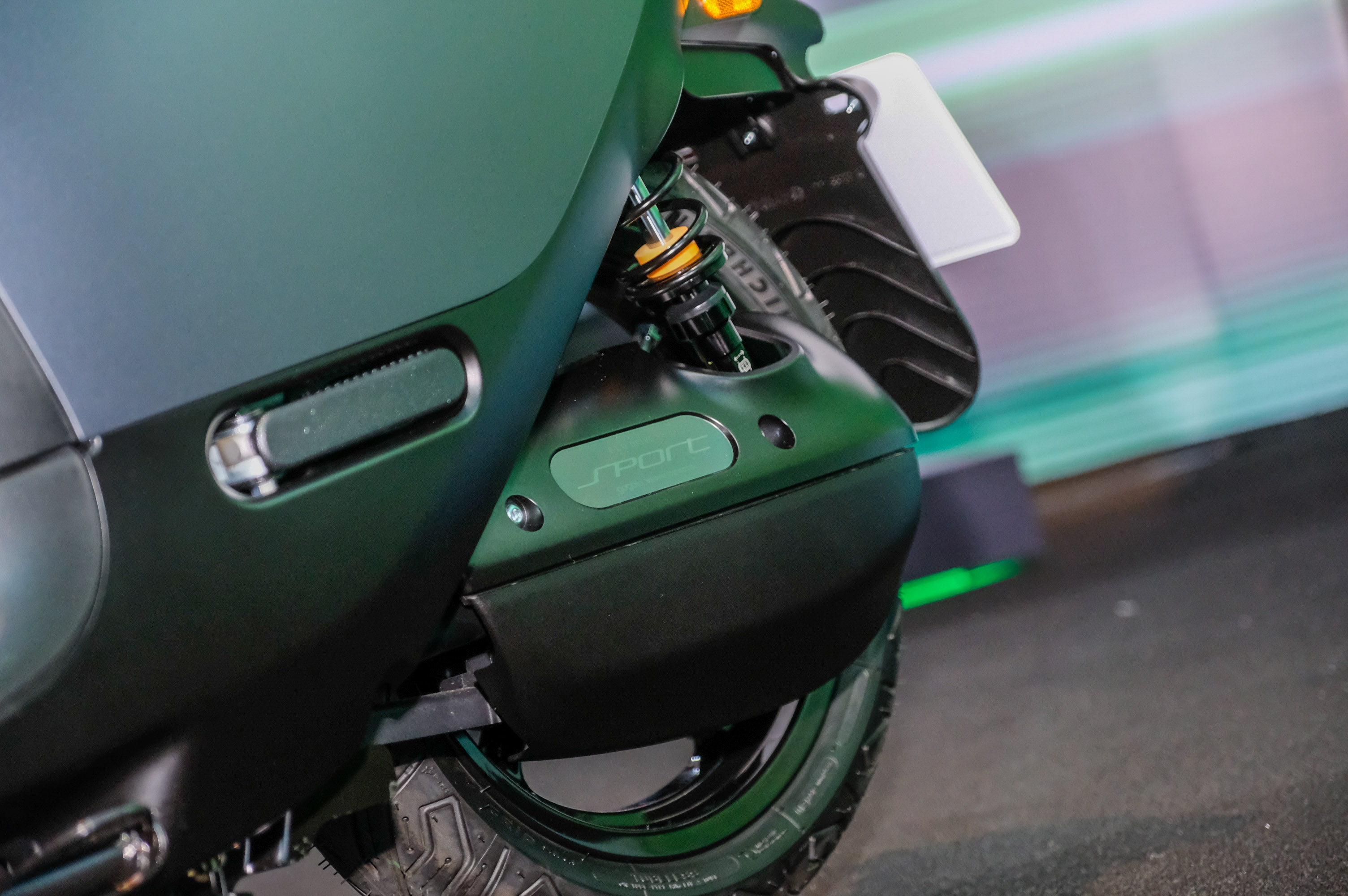 Gogoro針對前14吋、後13吋的輪框組、換上專屬皮帶