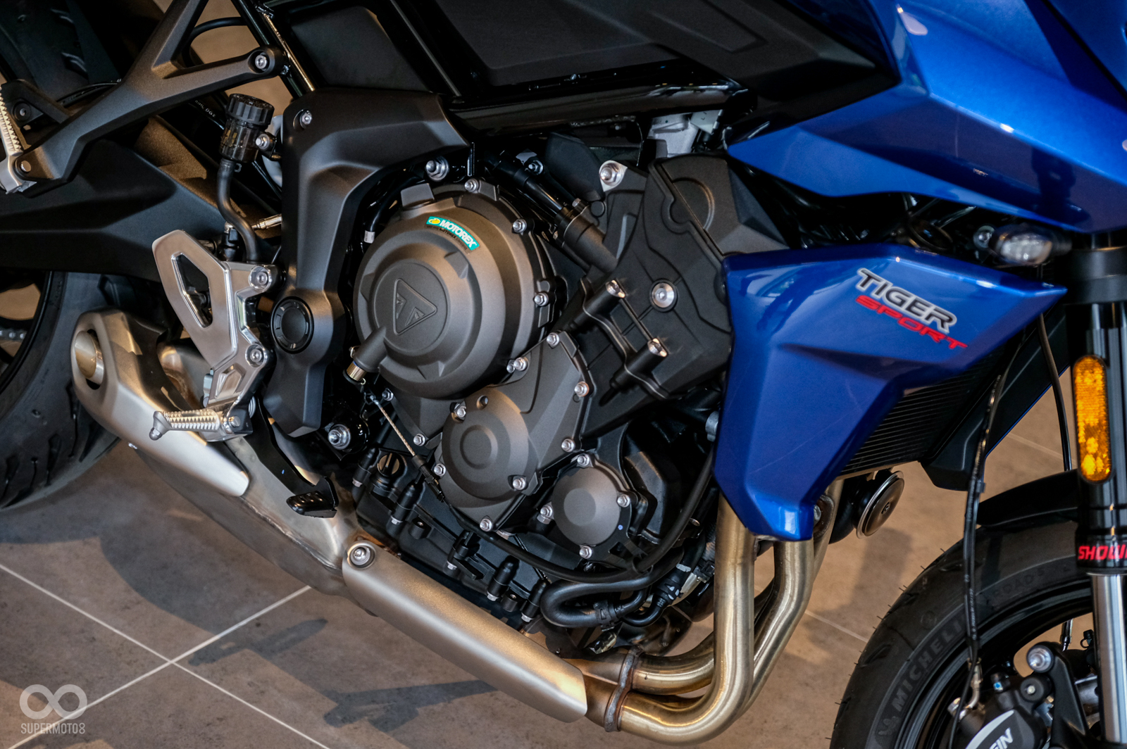 660c.c.並列三缸引擎，有81PS @ 10,250RPM的最大馬力和64 Nm @ 6,250 RPM的最大扭力