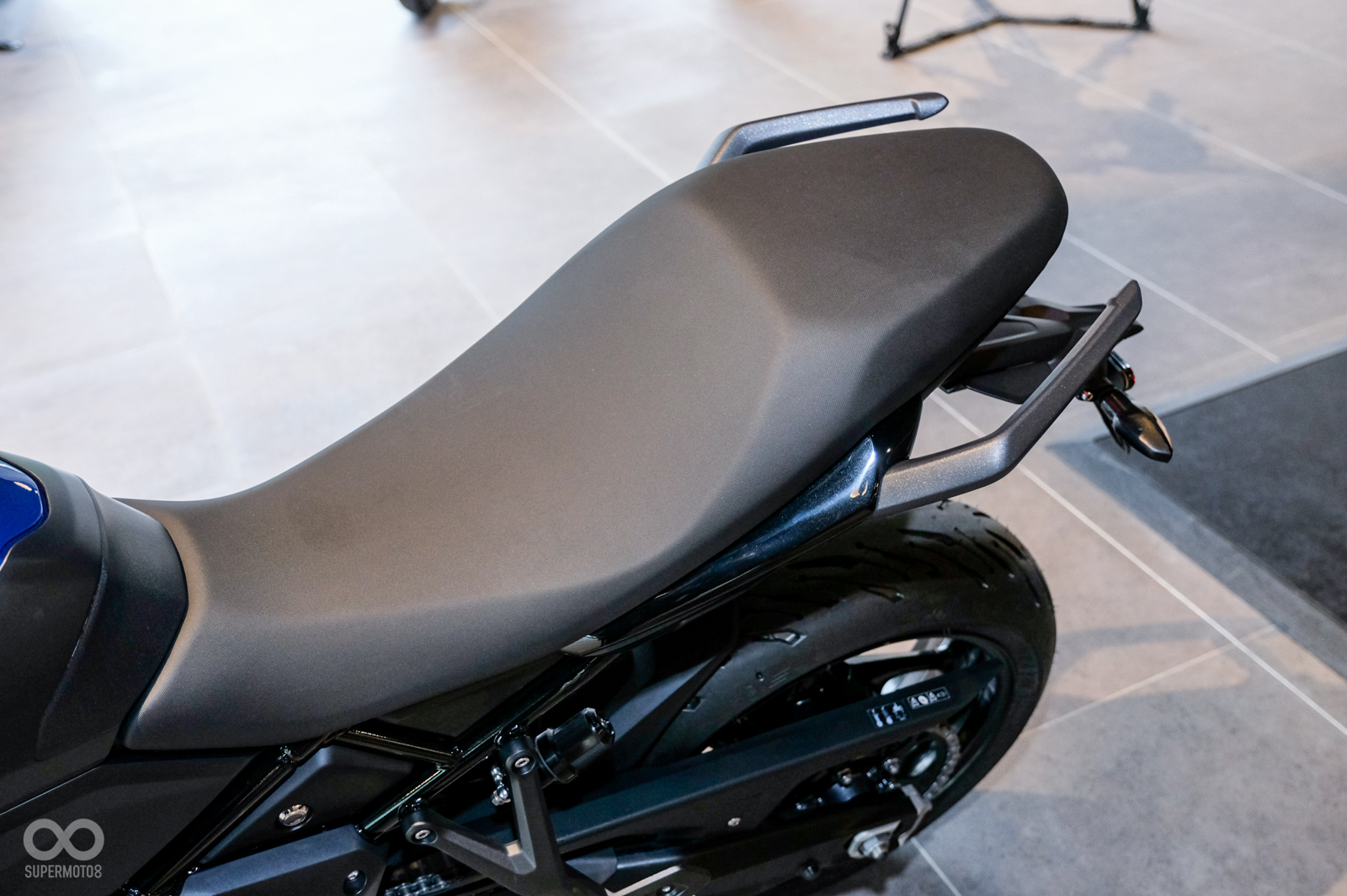 一看就非常舒適的寬大坐墊