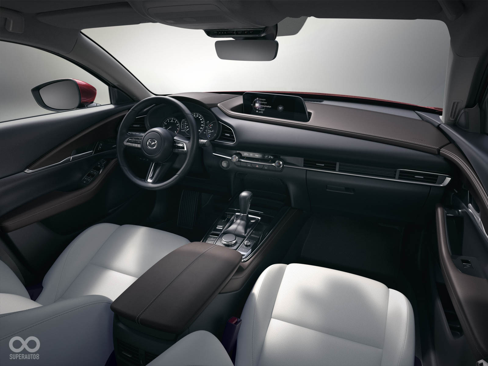 ALL-NEW MAZDA CX-30中控台上方覆蓋飽滿的自然紋理皮革，採飛翼造型設計大幅地延伸至車門飾板，搭配全新雙色內裝，傳遞高級豪華的氛圍感受