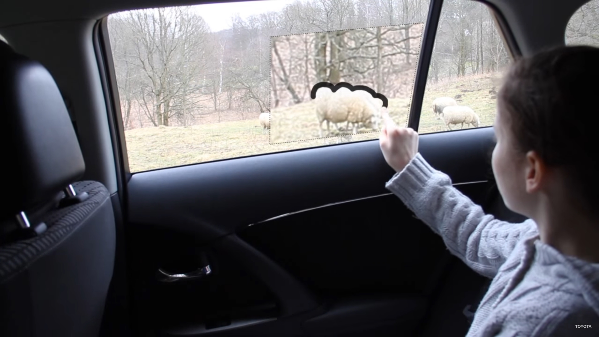 放大窗外的景物,並且進行描繪