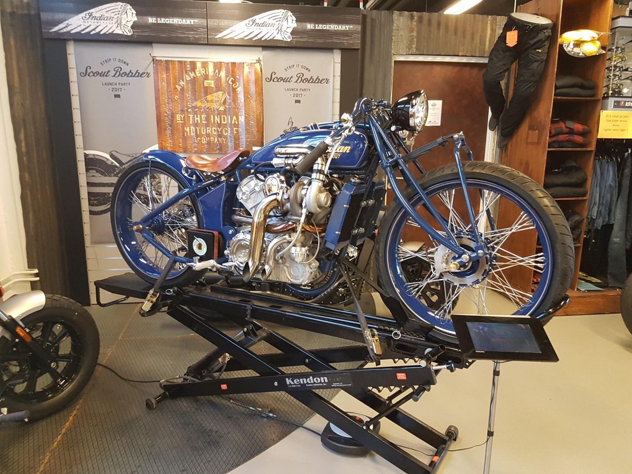 瑞典的FOULLHOUSE GARAGE 是一間對美國摩托車情有獨鍾的改裝車行,最近他們將2016年式INDIAN Scout 改成具有20年代模樣的改裝車