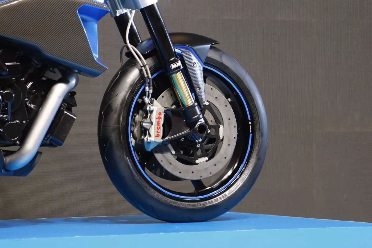 全車頂級配備,但碳纖維碟盤應該不會再量產版本上見到