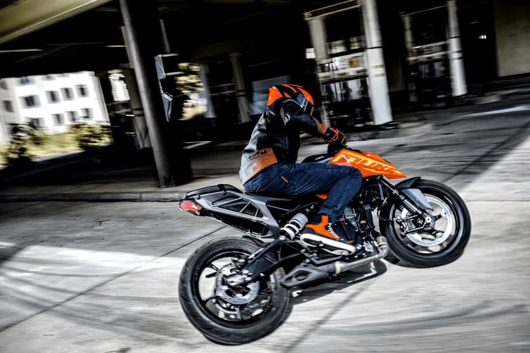 簍空的車尾造型有著羽量般的視覺感受