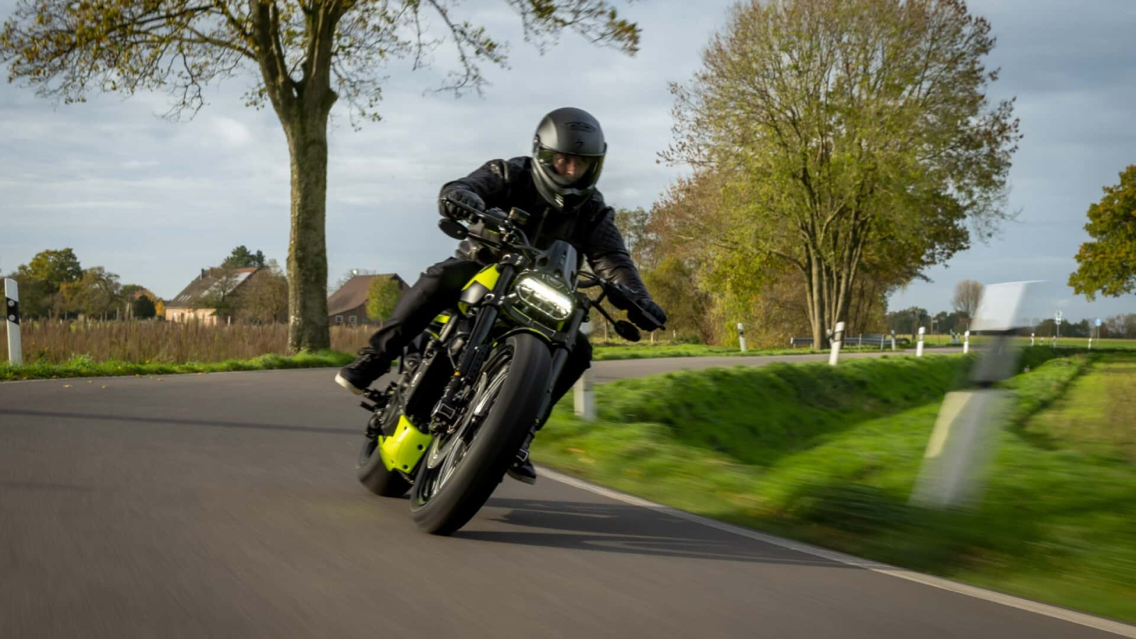 Sportster S的實際操控表現似乎沒有名字那麼「運動」